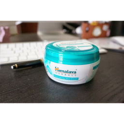 کرم مرطوب کننده هیمالیا مدل Herbals حجم 150 میلی لیتر