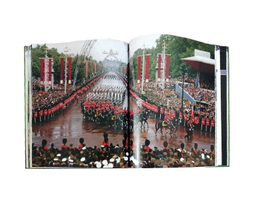 کتاب دایرة المعارف مصور ملکه الیزابت دوم و خاندان سلطنتی نشر سایان