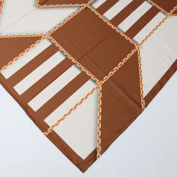 روسری زنانه آنالیا مدل ابریشم دست دوز طرح زنجیری کلاسیک کد ana-2821