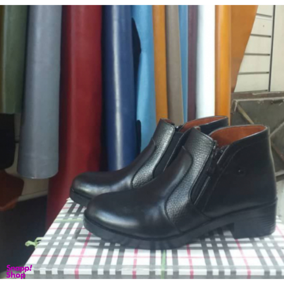 نیم بوت زنانه چرم طبیعی گاوی مدل هلما رنگ مشکی