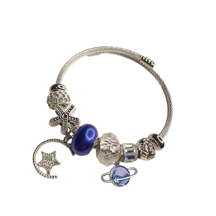 دستبند زنانه مدل بنگل آویزدار کد pan069