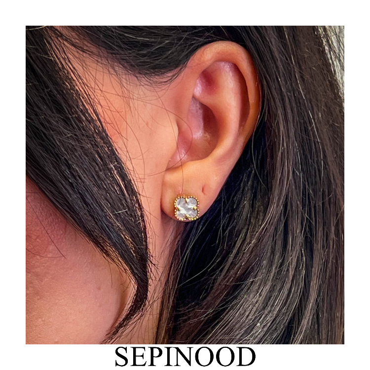گوشواره طلا 18 عیار زنانه گالری سپینود طرح ونکلیف سفید صدفی مدل ESG1
