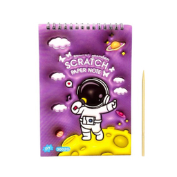 دفتر نقاشی 12 برگ مدل اسکراچ طرح فضانورد کد 01 به همراه قلم