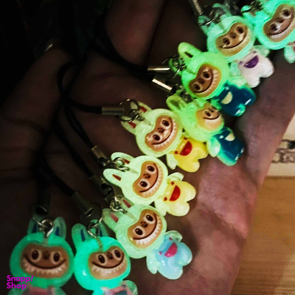 قمقمه مدل لبوبو حجم 650 میلی لیتر به همراه آویز شب تاب مجموعه 2 عددی