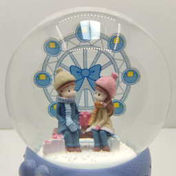 گوی موزیکال مدل پمپی و گردان طرح داستان عاشقانه برفی