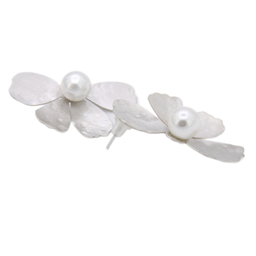 گوشواره زنانه مدل نیم گل همراه مروارید کد 332