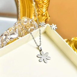 آویز ساعت نقره زنانه گیرا مدل گل G597