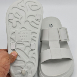 صندل زنانه نیکتا مدل سگک دار کد 503 رنگ خاکستری