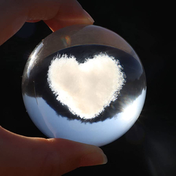 چراغ خواب مدل گوی کریستال طرح قلب عاشقانه