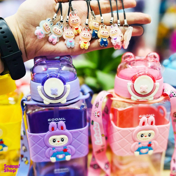 قمقمه مدل لبوبو حجم 650 میلی لیتر به همراه آویز شب تاب مجموعه 2 عددی