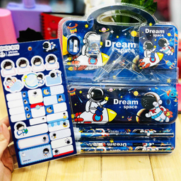 بسته لوازم تحریر مدل فضانورد کد 14 مجموعه 12 عددی