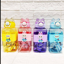 قمقمه مدل لبوبو حجم 650 میلی لیتر به همراه آویز شب تاب مجموعه 2 عددی