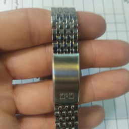 ساعت مچی عقربه ای زنانه کیو اند کیو مدل qz81j201y