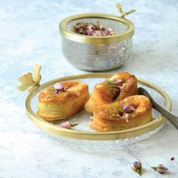 ست پیاله و پيش دستی برنجی سالینو کد B-20102011 بسته 12 عددی