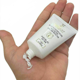 فلوئید ضد آفتاب بی رنگ لانسون مدل SPF50 مناسب پوست چرب حجم 40 میلی لیتر