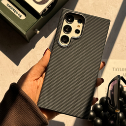 قاب گوشی موبایل کیو سریز کربن مات مناسب برای اپل iPhone 16 Pro