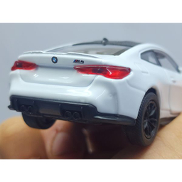 ماشین بازی ولی مدل فلزی درب بازشو BMW M4