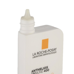 فلوئید ضد آفتاب بی رنگ لاروش پوزای مدل Invisible Fluid با SPF50 حجم 50 میلی لیتر