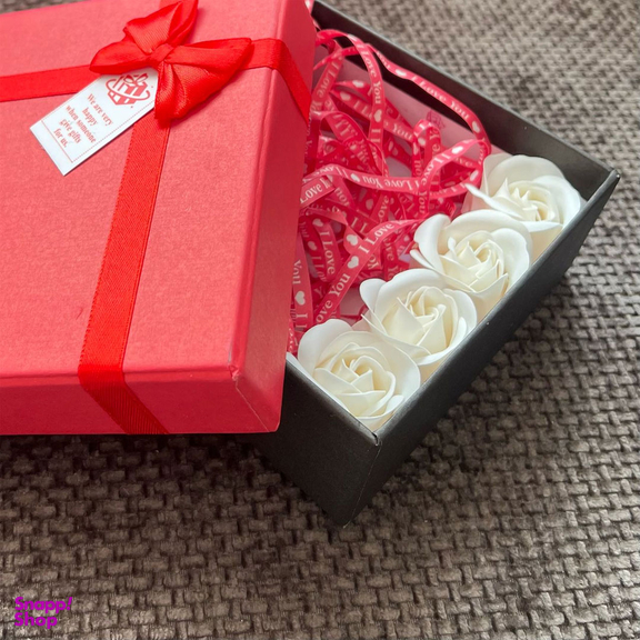 جعبه هدیه گل رز سایز 13 سانتی متر
