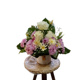 باکس گل طبیعی کد 20093 رنگ سفید